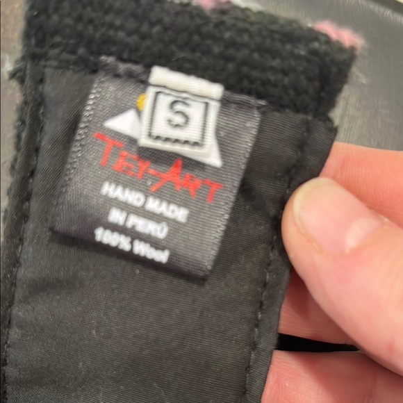 Peruvian Wool Black Pink and Purple Floral Handmade Artisan Belt - Picture 5 of 12